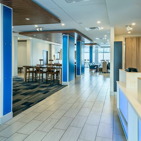 Holiday Inn Express & Suites - Medford By Ihg Exterior foto