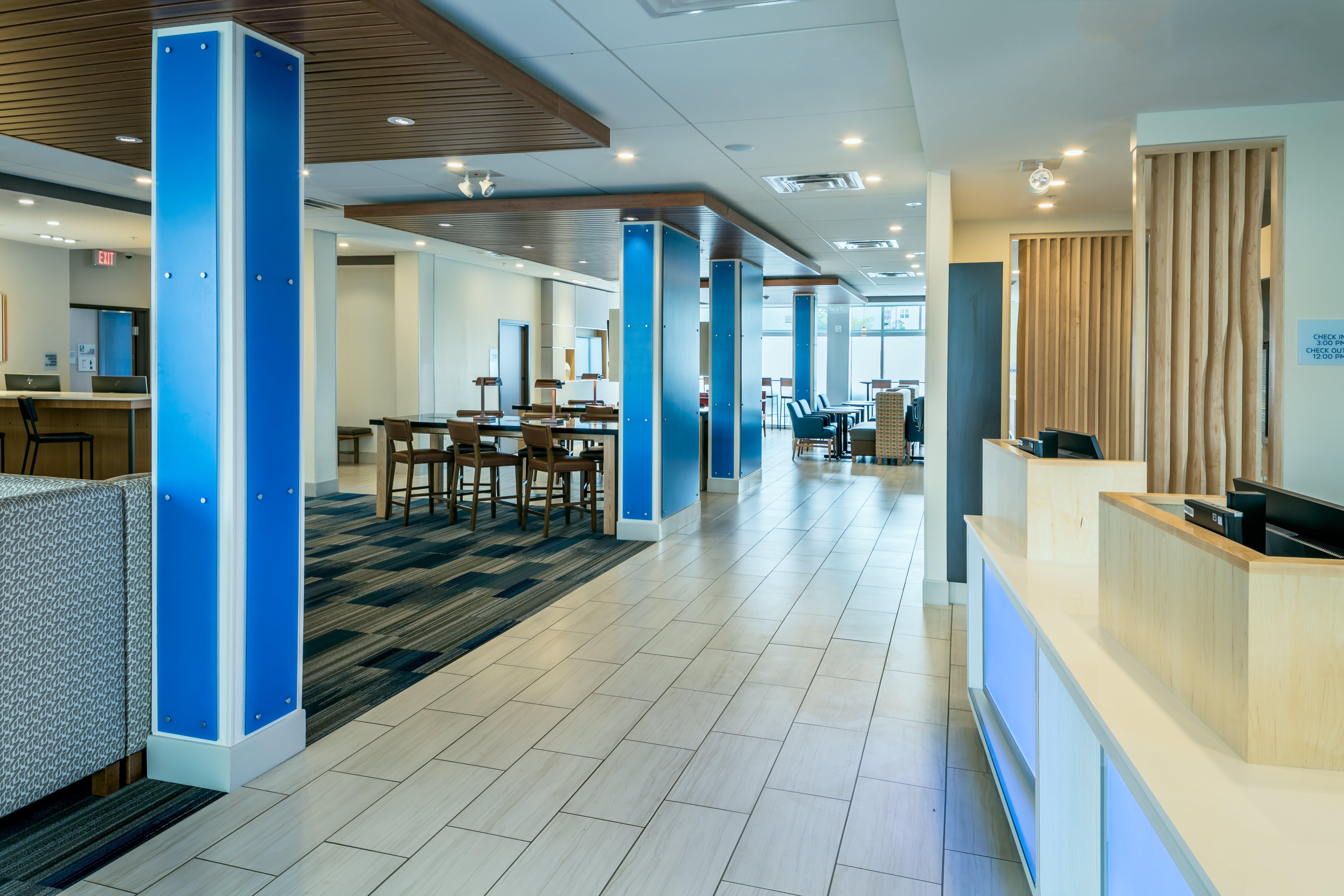 Holiday Inn Express & Suites - Medford By Ihg Exterior foto