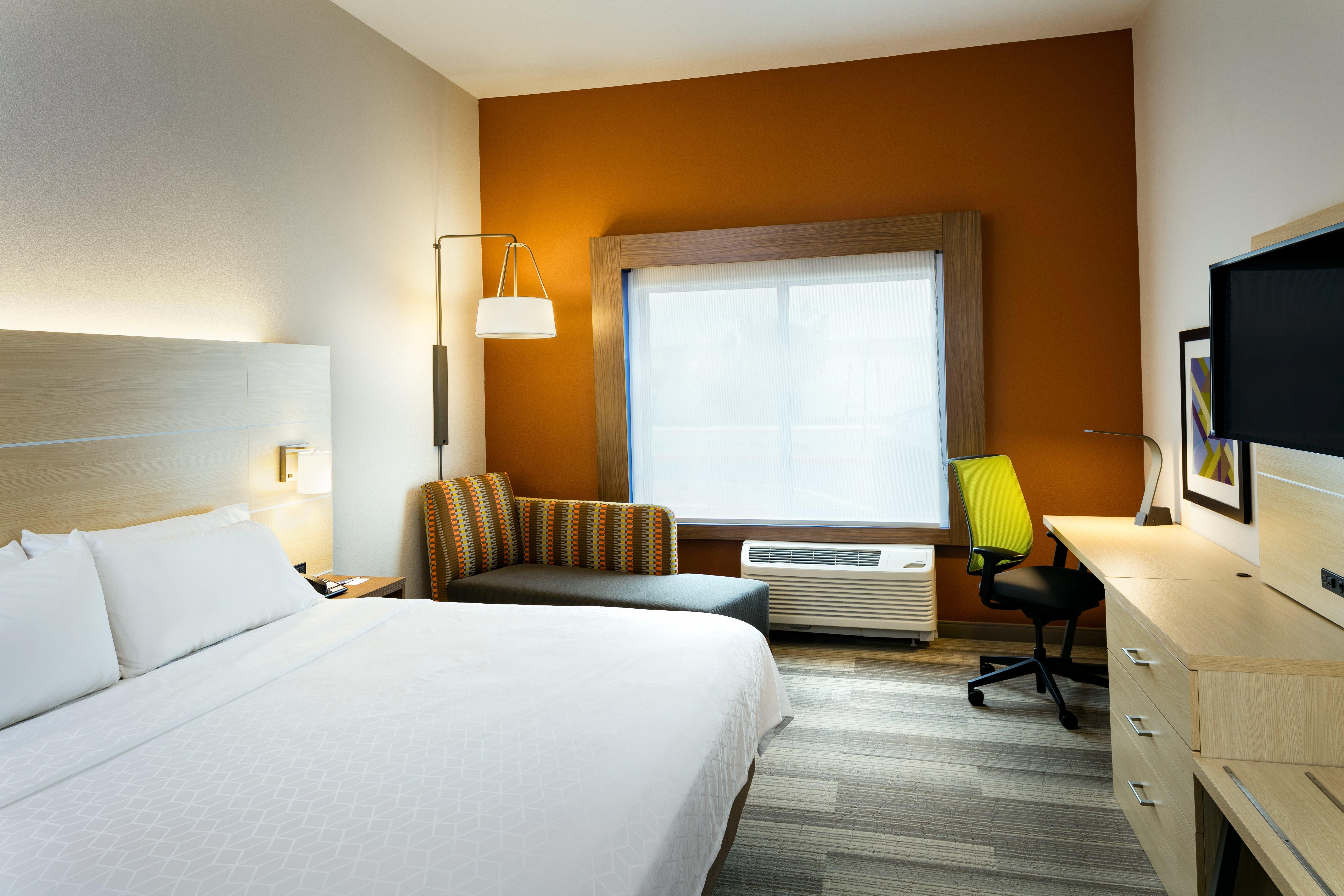 Holiday Inn Express & Suites - Medford By Ihg Exterior foto