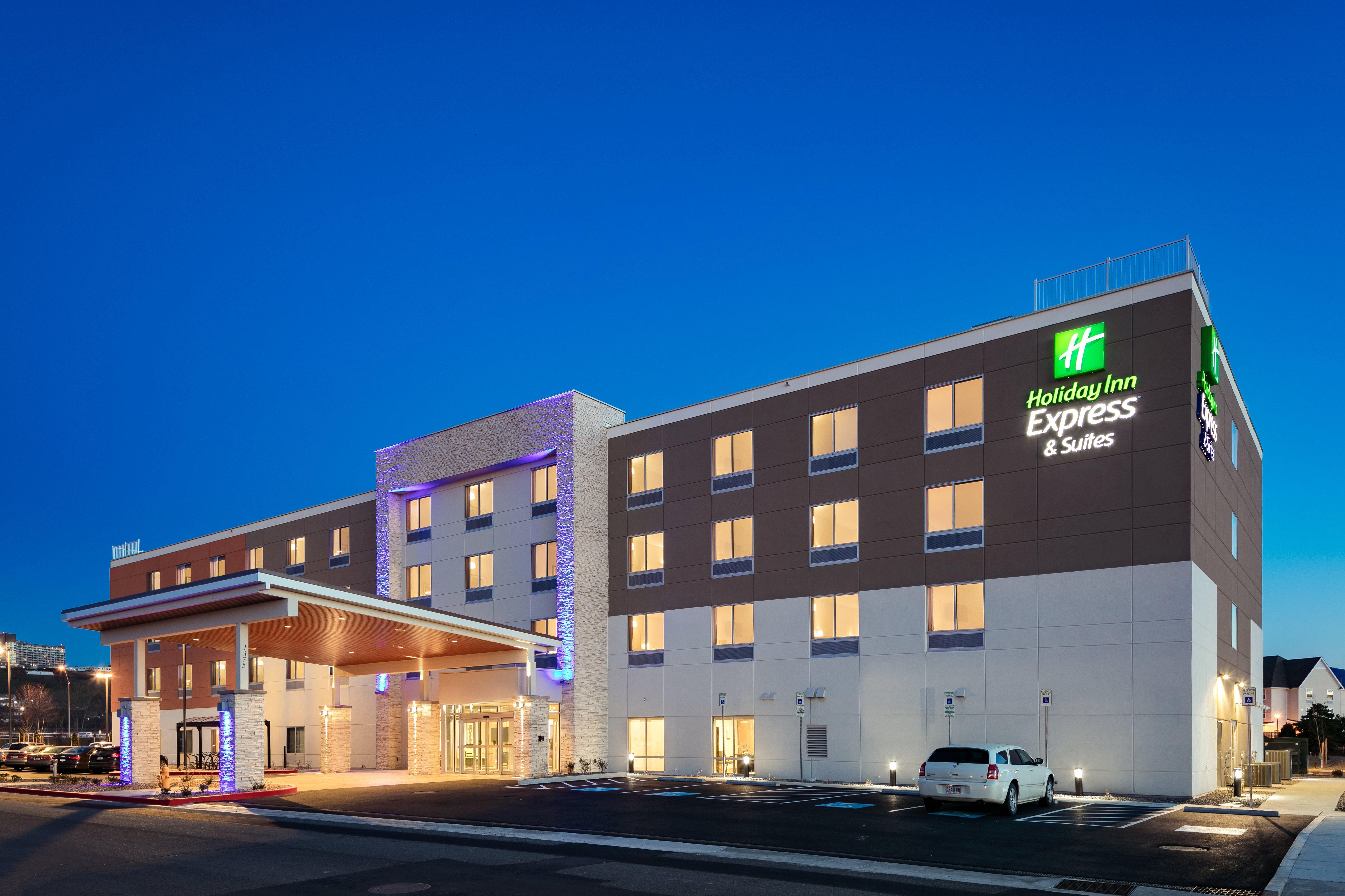 Holiday Inn Express & Suites - Medford By Ihg Exterior foto